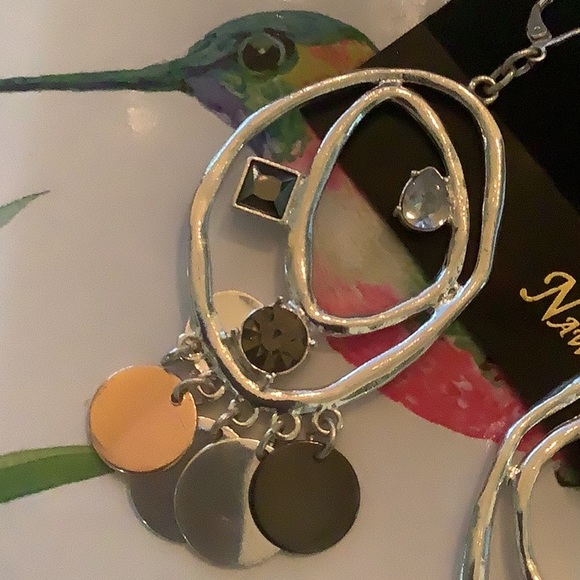 Silver Dangle earrings with stones NWT great look for Holiday parties ๐๐ - Picture 5 of 5